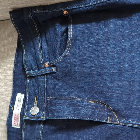 Levi  Signature 32x30 EUC (14M) - Picture 4 of 6